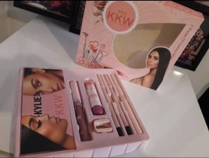 Catálogo de kit de maquillaje kim kardashian para comprar online